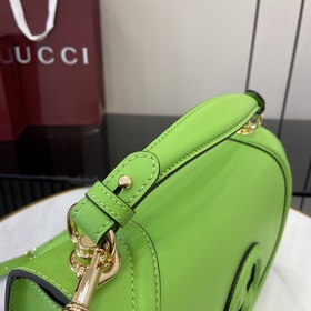 Новая модель Средняя сумка из серии Gucci Blondie Новая сумка из 