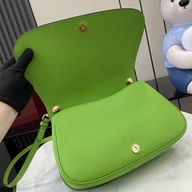 Новая модель Средняя сумка из серии Gucci Blondie Новая сумка из 
