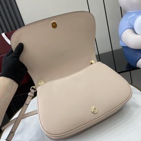 Новая модель Средняя сумка из серии Gucci Blondie Новая сумка из 