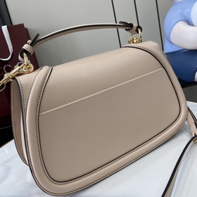 Новая модель Средняя сумка из серии Gucci Blondie Новая сумка из 