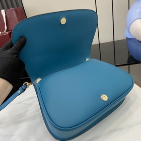 Новая модель Средняя сумка из серии Gucci Blondie Новая сумка из 