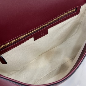 Новая модель Средняя сумка из серии Gucci Blondie Новая сумка из 