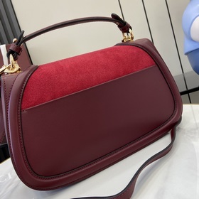 Новая модель Средняя сумка из серии Gucci Blondie Новая сумка из 