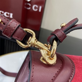 Новая модель Средняя сумка из серии Gucci Blondie Новая сумка из 