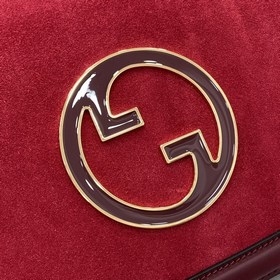 Новая модель Средняя сумка из серии Gucci Blondie Новая сумка из 