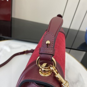 Новая модель Средняя сумка из серии Gucci Blondie Новая сумка из 
