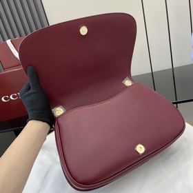Новая модель Средняя сумка из серии Gucci Blondie Новая сумка из 