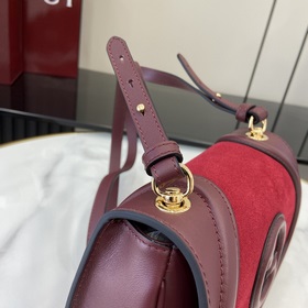 Новая модель Мини-сумка через плечо из серии Gucci Blondie Новая 