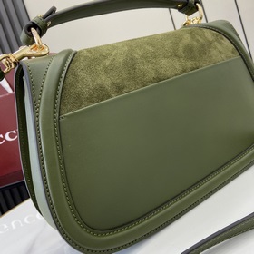 Новая модель Средняя сумка из серии Gucci Blondie Новая сумка из 