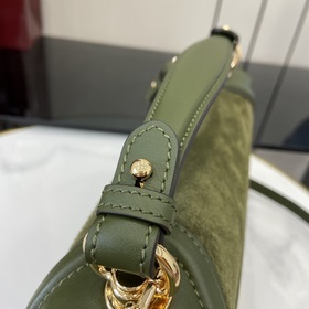 Новая модель Средняя сумка из серии Gucci Blondie Новая сумка из 