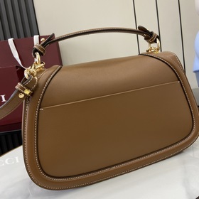 Новая модель Средняя сумка из серии Gucci Blondie Новая сумка из 
