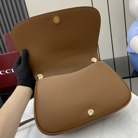 Новая модель Средняя сумка из серии Gucci Blondie Новая сумка из 