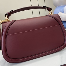 Новая модель Средняя сумка из серии Gucci Blondie Новая сумка из 