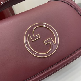 Новая модель Средняя сумка из серии Gucci Blondie Новая сумка из 