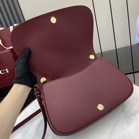 Новая модель Средняя сумка из серии Gucci Blondie Новая сумка из 