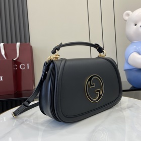 Новая модель Средняя сумка из серии Gucci Blondie Новая сумка из 