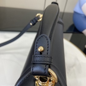 Новая модель Средняя сумка из серии Gucci Blondie Новая сумка из 