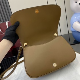 Новая модель Средняя сумка из серии Gucci Blondie Новая сумка из 