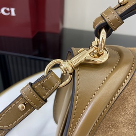 Новая модель Средняя сумка из серии Gucci Blondie Новая сумка из 