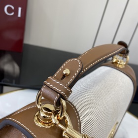 Новая модель Средняя сумка из серии Gucci Blondie Новая сумка из 