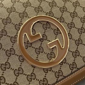 Новая модель Средняя сумка из серии Gucci Blondie Новая сумка из 