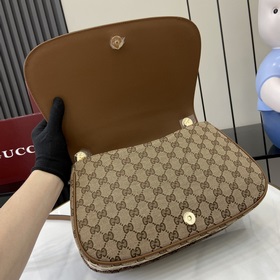 Новая модель Средняя сумка из серии Gucci Blondie Новая сумка из 