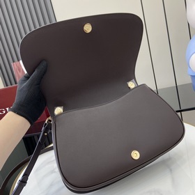 Новая модель Средняя сумка из серии Gucci Blondie Новая сумка из 