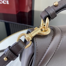 Новая модель Средняя сумка из серии Gucci Blondie Новая сумка из 