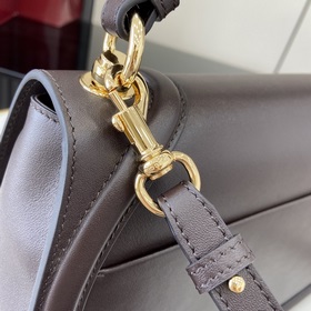 Новая модель Средняя сумка из серии Gucci Blondie Новая сумка из 