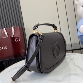 Новая модель Средняя сумка из серии Gucci Blondie Новая сумка из 