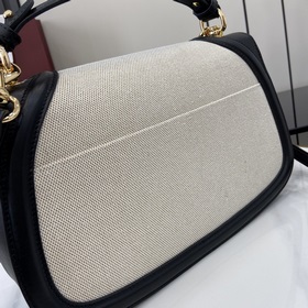 Новая модель Средняя сумка из серии Gucci Blondie Новая сумка из 