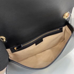 Новая модель Средняя сумка из серии Gucci Blondie Новая сумка из 