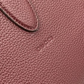Новая модель В серии сумок Gucci Zhenxuan представлена новая сумк