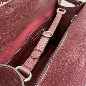 Новая модель В серии сумок Gucci Zhenxuan представлена новая сумк