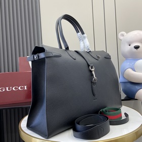 Новая модель В серии сумок Gucci появляется новая модель тоут-баг