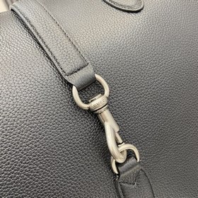 Новая модель В серии сумок Gucci появляется новая модель тоут-баг