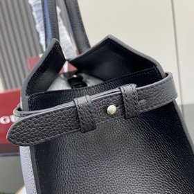 Новая модель В серии сумок Gucci появляется новая модель тоут-баг