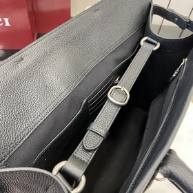 Новая модель В серии сумок Gucci появляется новая модель тоут-баг