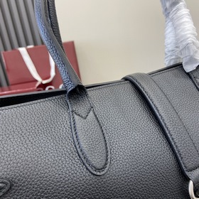 Новая модель В серии сумок Gucci появляется новая модель тоут-баг