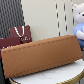 Новая модель В серии сумок Gucci Zhenxuan представлена новая сумк