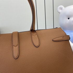Новая модель В серии сумок Gucci Zhenxuan представлена новая сумк
