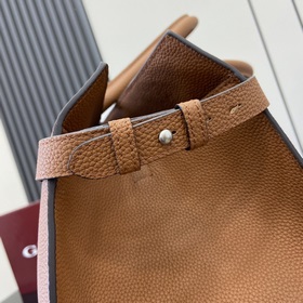 Новая модель В серии сумок Gucci Zhenxuan представлена новая сумк