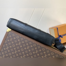 M59159 Черный, высший сорт, чип с кодом. Этот портфель изготовлен