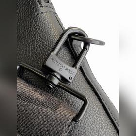 M59159 Черный, высший сорт, чип с кодом. Этот портфель изготовлен