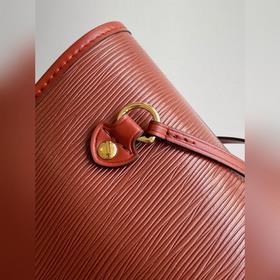 Динамичный Neverfull средний клатч с волнистым узором M12195 зеле
