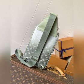 M11702 Градиентный зеленый, высший сорт, чип с кодом, нагрудная с