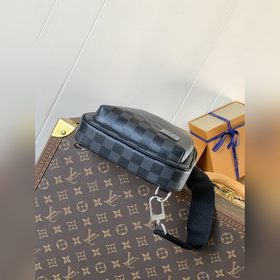 Высококачественный оригинал с кодом M45302 Black. Модель Avenue с