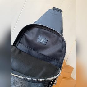 Высококачественный оригинал с кодом M45302 Black. Модель Avenue с