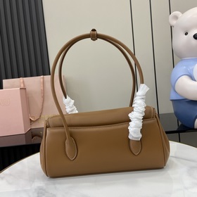 MIUMIU 24ss Осень-Зима Новая модель сумки-багета Стиль сумки в фо
