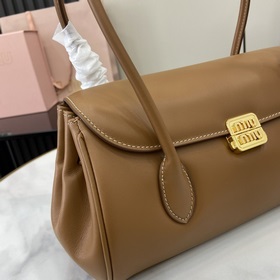 MIUMIU 24ss Осень-Зима Новая модель сумки-багета Стиль сумки в фо